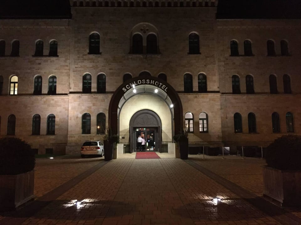 Eingang bei Nacht Schlosshotel Blankenburg