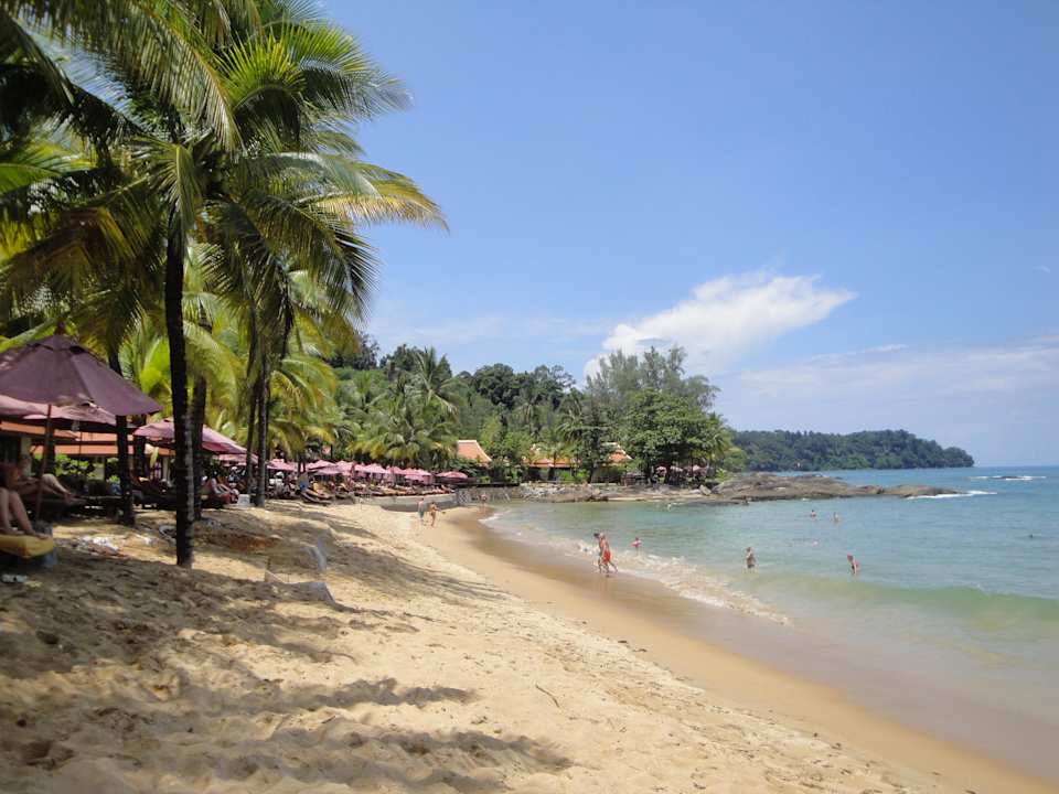 Schöner flacher Sandstrand Khaolak Laguna Resort