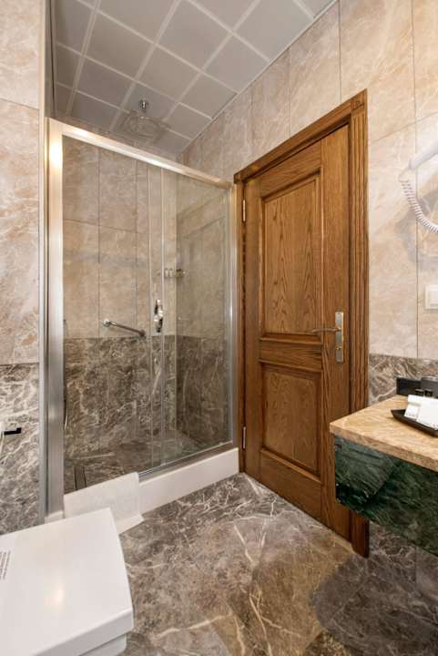 Bathroom... Perapolis Hotel