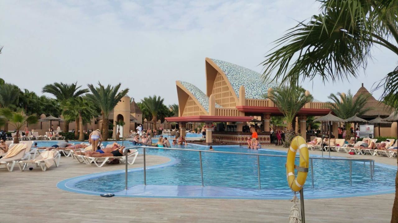 Am Pool Hotel Riu Funana