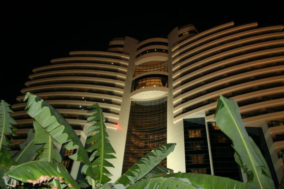 Abendstimmung im Le Meridien Hotel Le Meridien Al Aqah Beach Resort