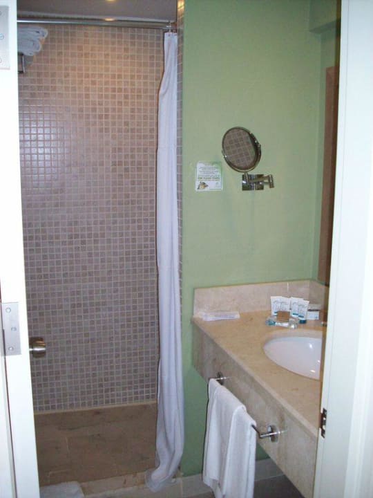 Bad im Hotelzimmer mit Dusche Marvida Family Eco