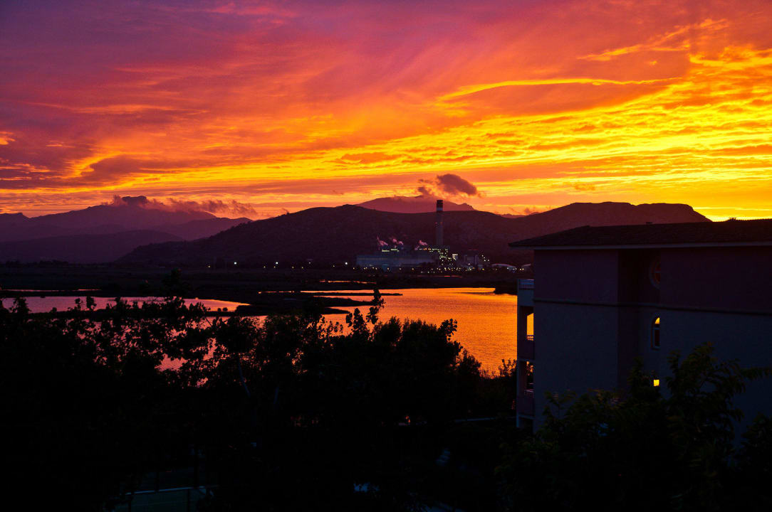 Hinter dem Hotel Prinsotel La Dorada