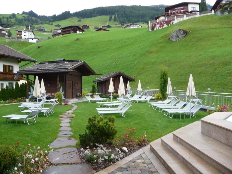 Liegen und Außensauna Hotel Alpin Spa Tuxerhof