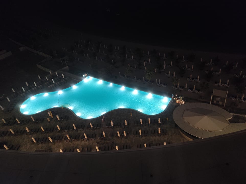 Pool Hampton by Hilton Marjan Island