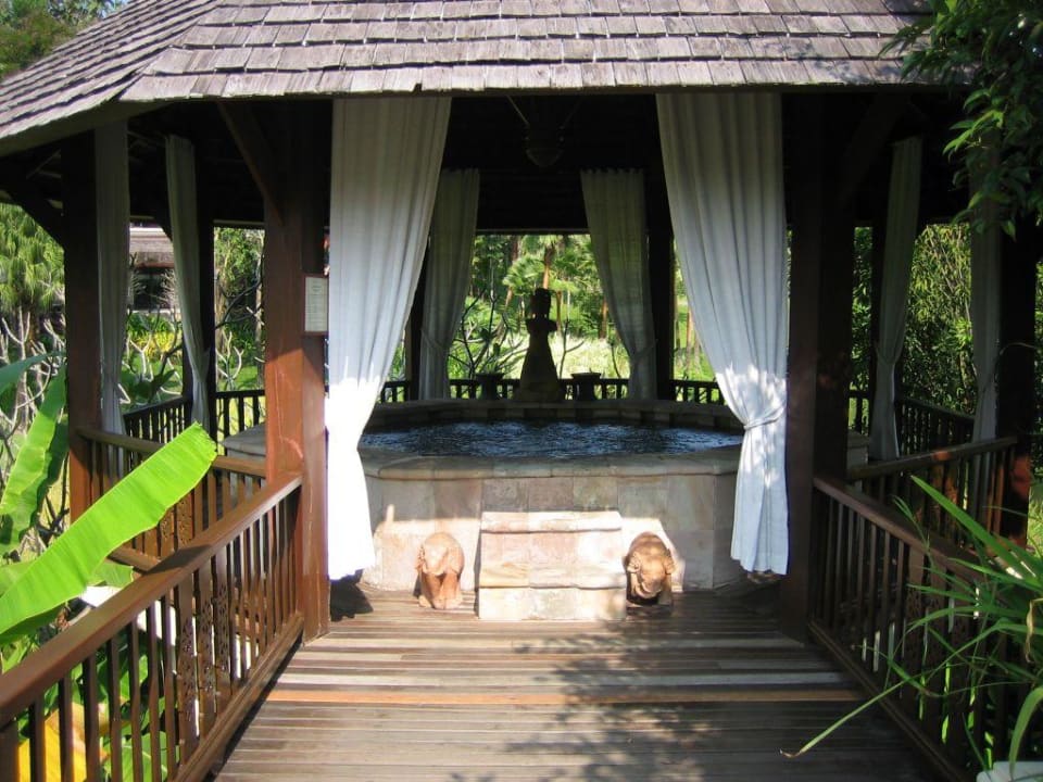 Whirlpool beim Poolbereich Four Seasons Resort Chiang Mai