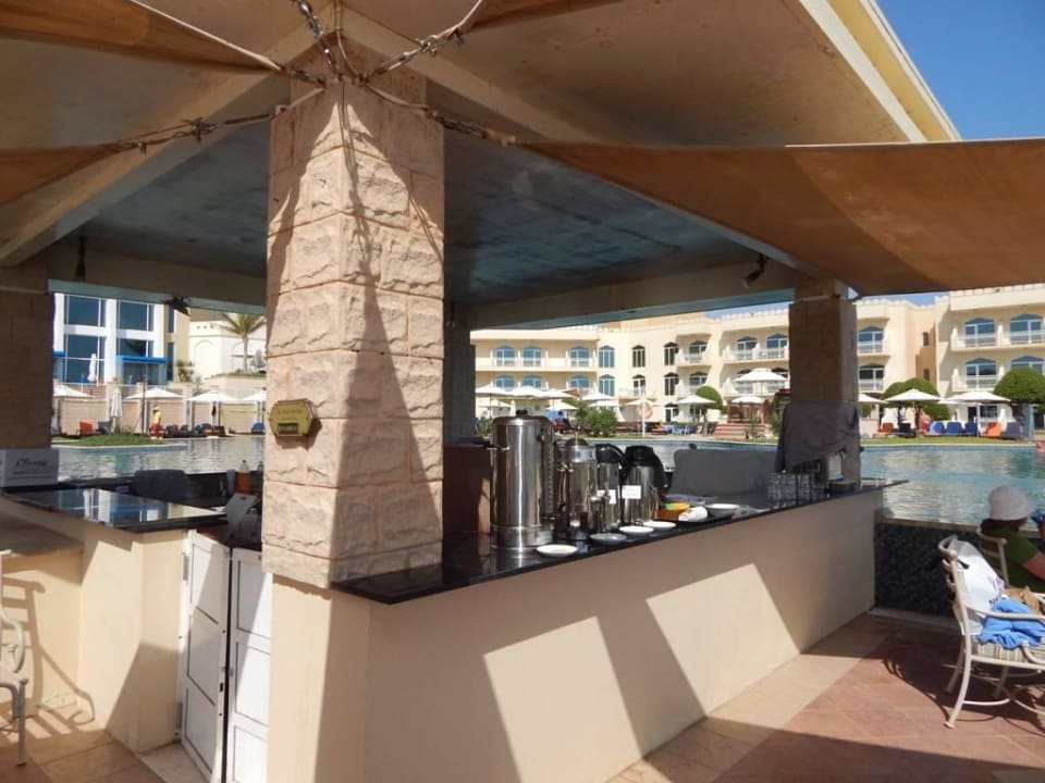 Poolbar Wyndham Garden Salalah Mirbat