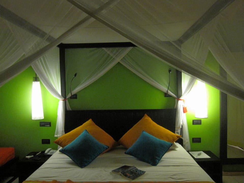 Jeden Abend frisch gemachtes Bett Vilamendhoo Island Resort & Spa