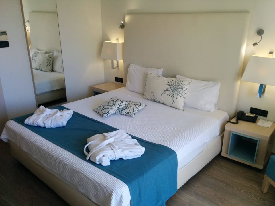 Bett Minos Mare Royal