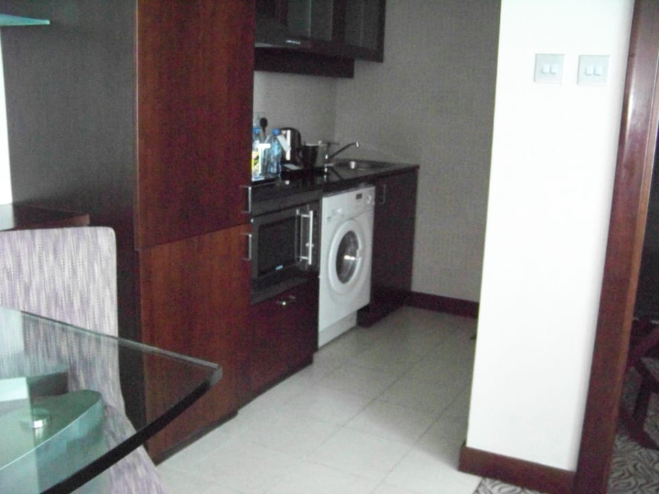 Zimmer Rose Rayhaan by Rotana