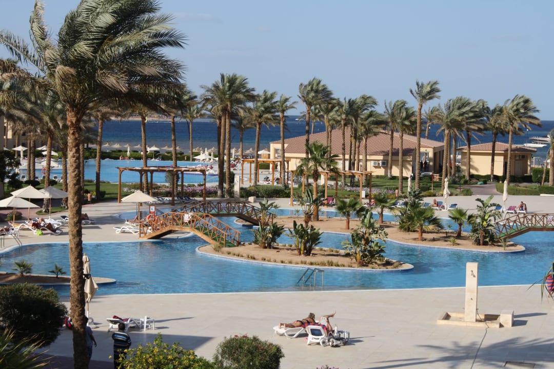 Blick auf die Poolanlage Cleopatra Luxury Resort Makadi Bay