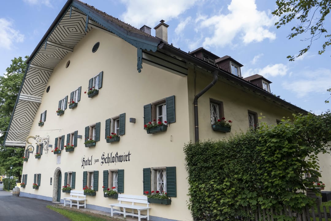 Außenansicht Der Schlosswirt zu Anif - Biedermeierhotel & Restaurant