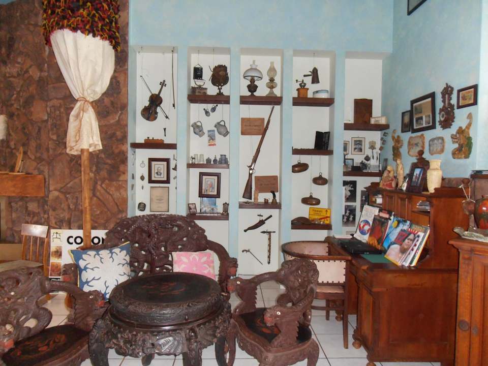 Hawaii Hotel House of Fountains