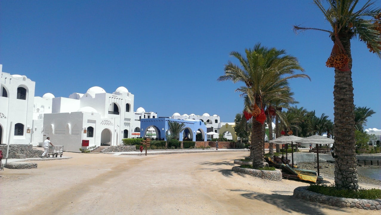 Blick zum großen Pool vom Hafen aus Arabella Azur Resort