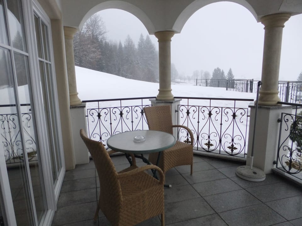Vom Balkon inden neuverschneiten  Hang Wohlfühlresort Peternhof
