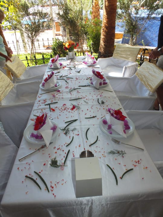 Unser Kellner Brayem, hat sich sehr viel Mühe gege My Home Resort