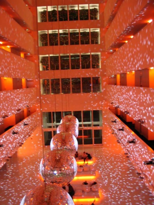 Hotellobby bei Nacht Hotel SU & Aqualand