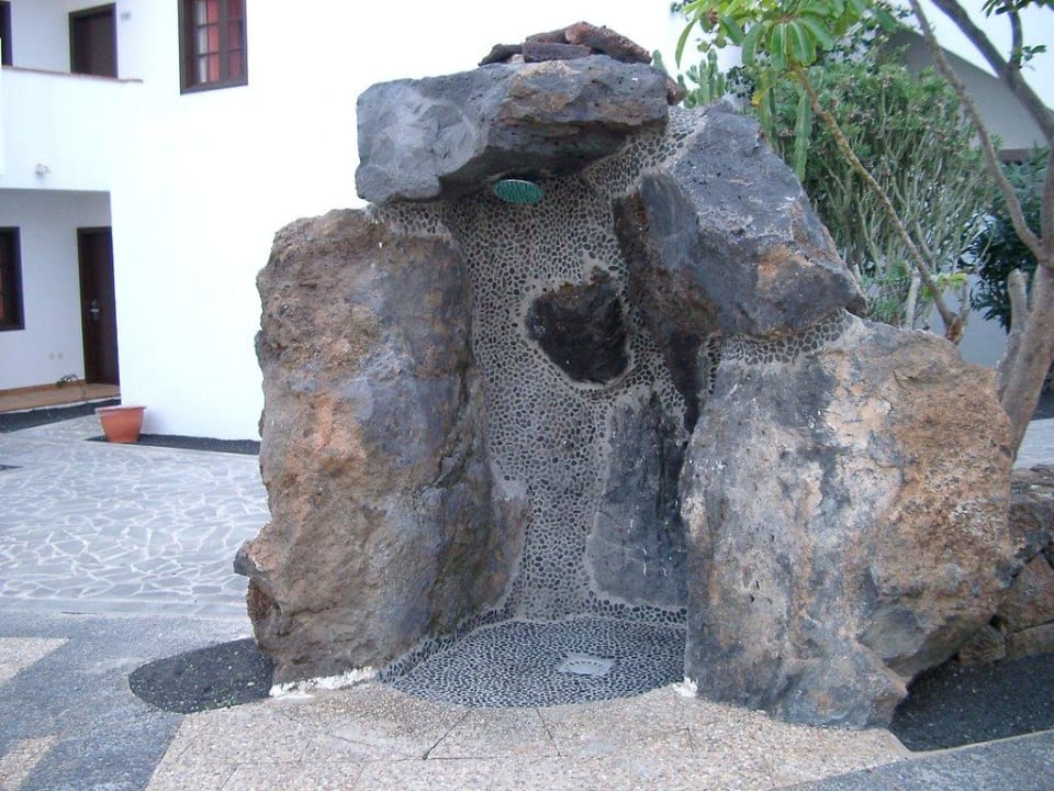 Dusche draussen vom Pool allsun App.-Hotel Albatros