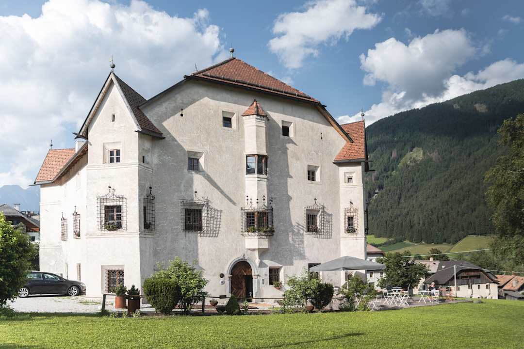 Außenansicht Ansitz Heufler by Norbert Niederkofler