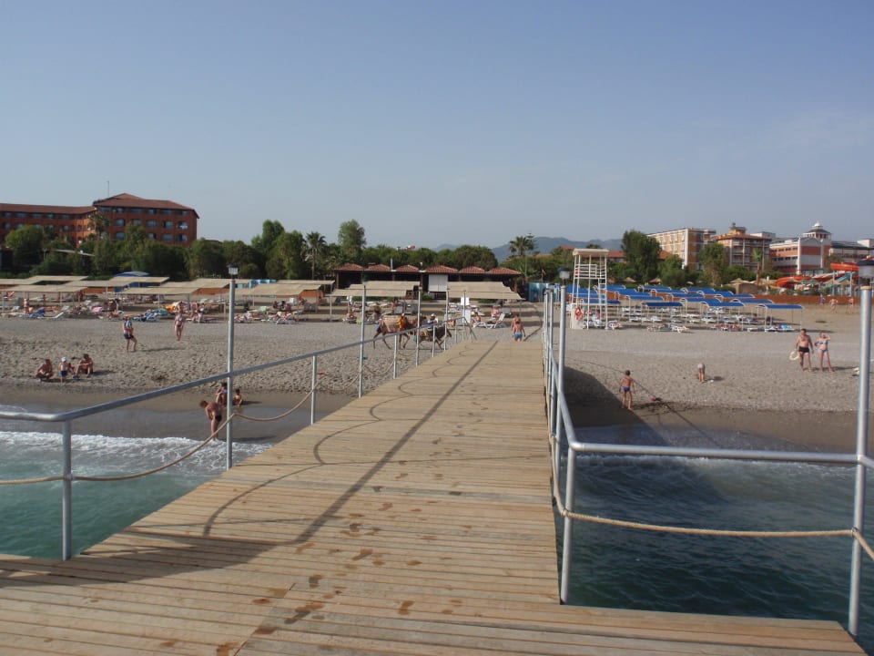 Steg am Hotelstrand Club Turtas Beach Hotel