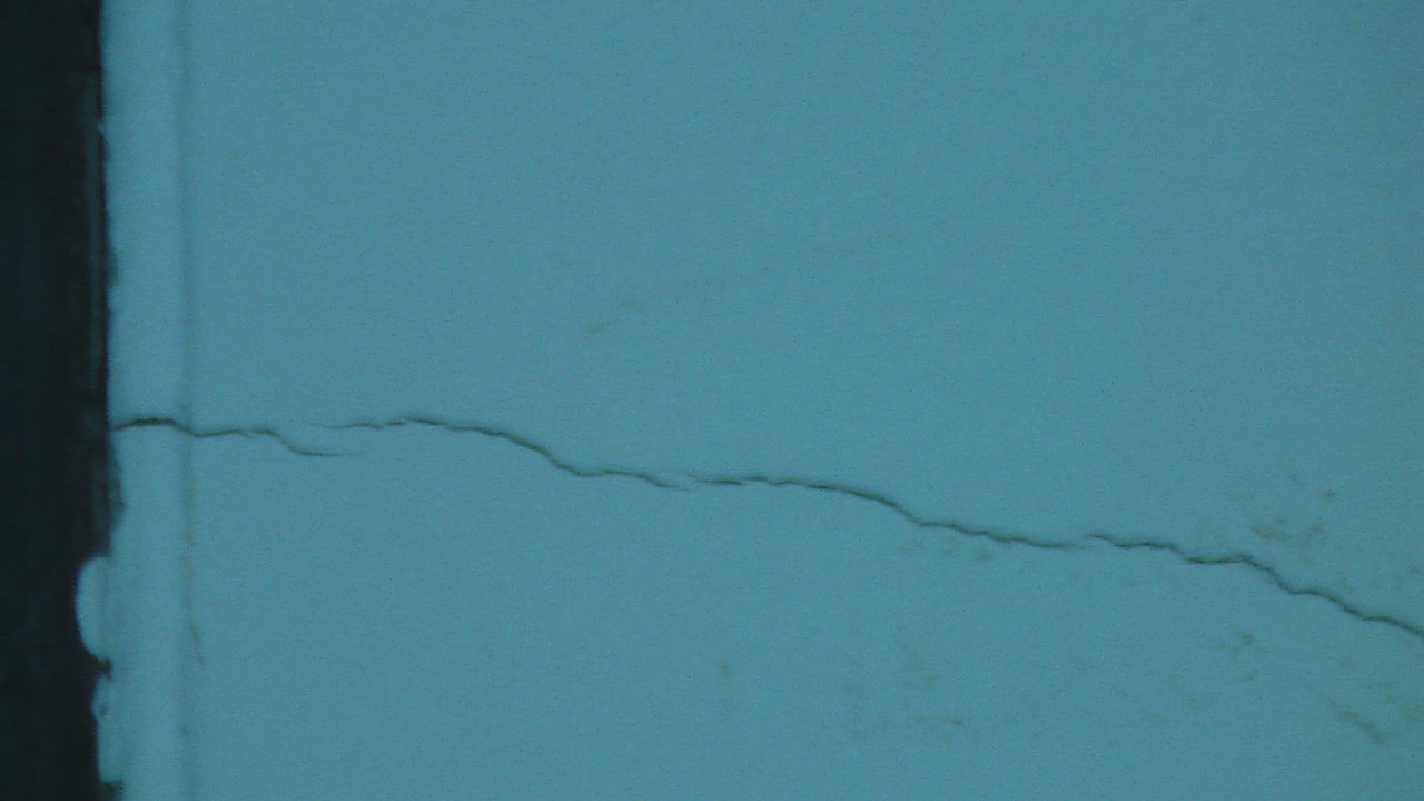 Risse in Wand Peace Laguna Resort and Spa