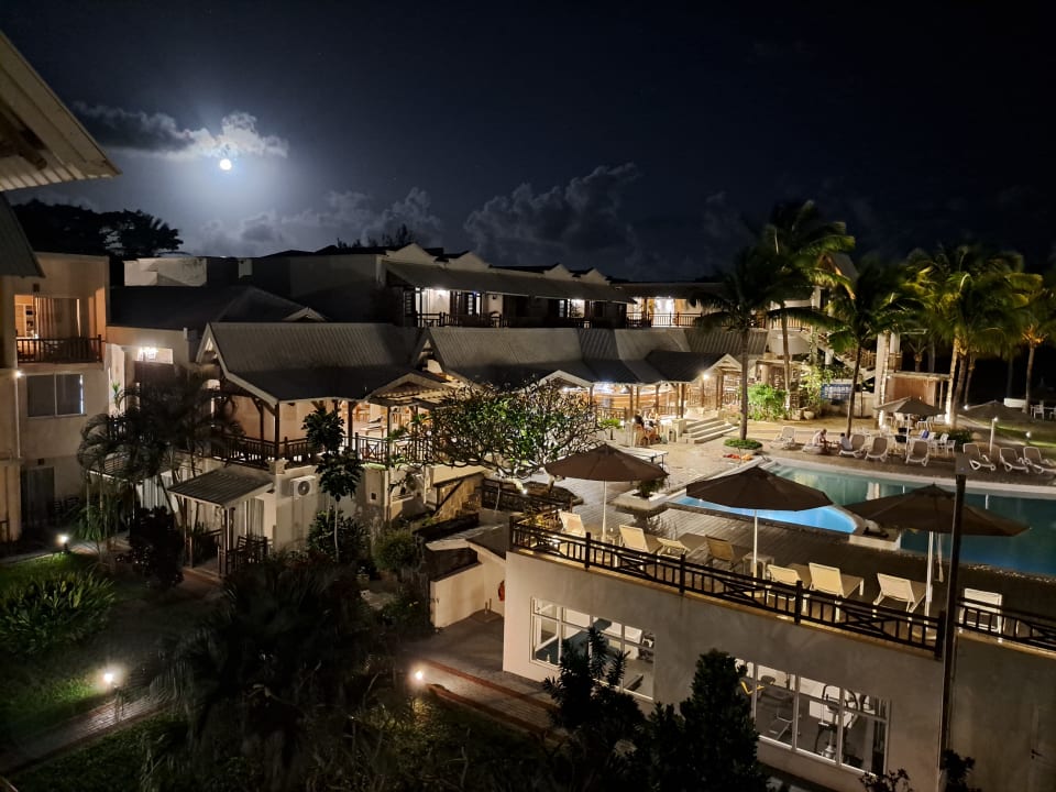 Ausblick Le Peninsula Bay Beach Resort & Spa