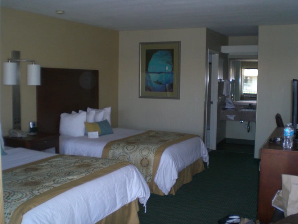 Man achte auf die zahlreichen Kopfkissen Hotel Wyndham Garden San Diego near Sea World