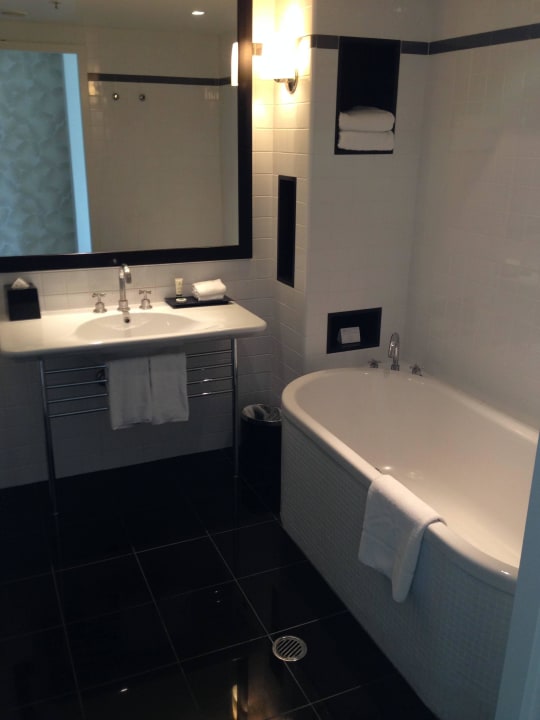 Bad Hotel Amora Jamison Sydney