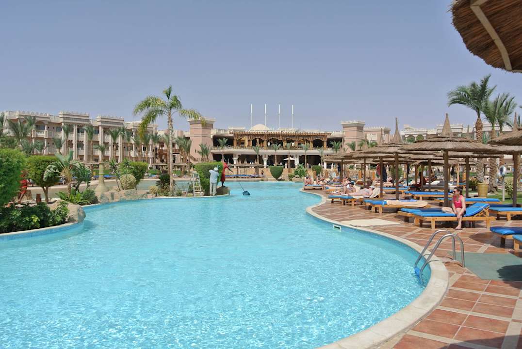 Blick auf den mittleren Pool Pickalbatros Palace Resort