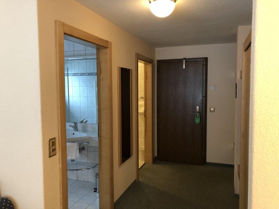 Zimmer Saaserhof Apartments