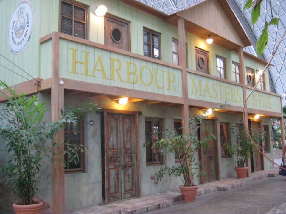 Am Shoppingbereich Tropical Islands Resort