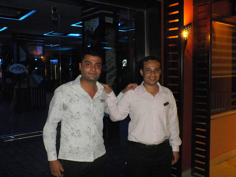 Mohamed Elsayed und Kumpel Pickalbatros Alf Leila Wa Leila Resort - Neverland Hurghada