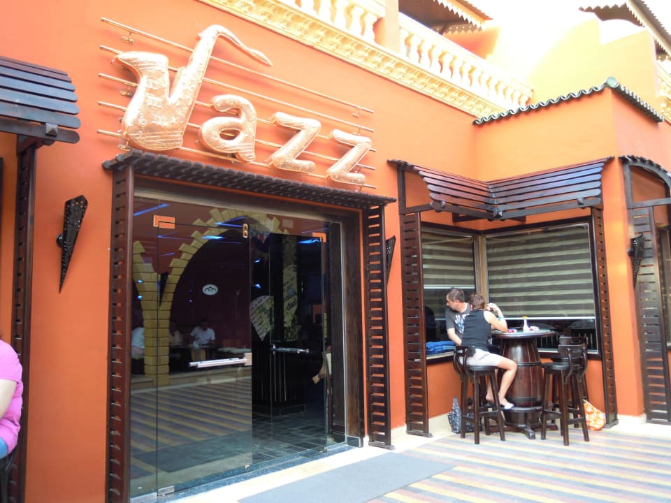 Abends ist dort immer ganz viel los  Pickalbatros Alf Leila Wa Leila Resort - Neverland Hurghada