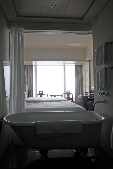 Łazienka i pokój L'Hotel Nina et Convention Centre