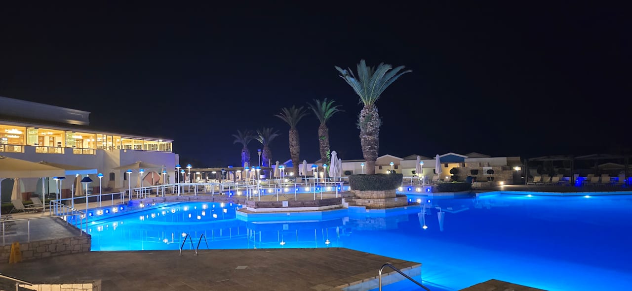 Pool Knossos Royal