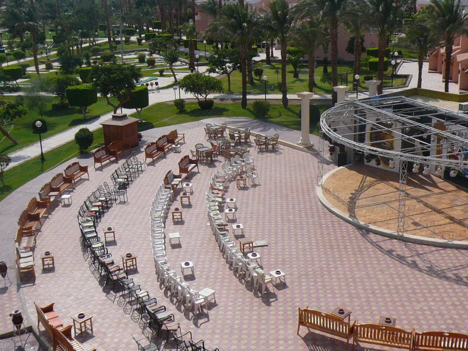 Theater Beach Albatros Resort