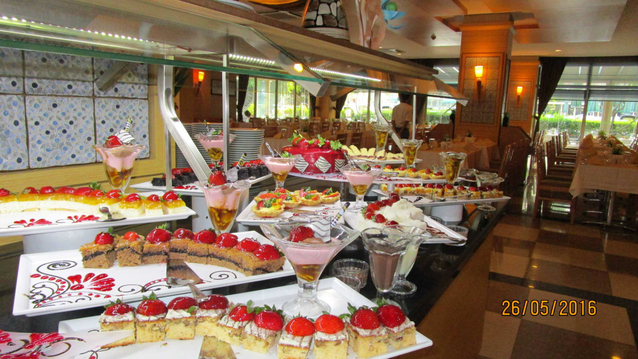 Blick aufs Büffet Can Garden Resort