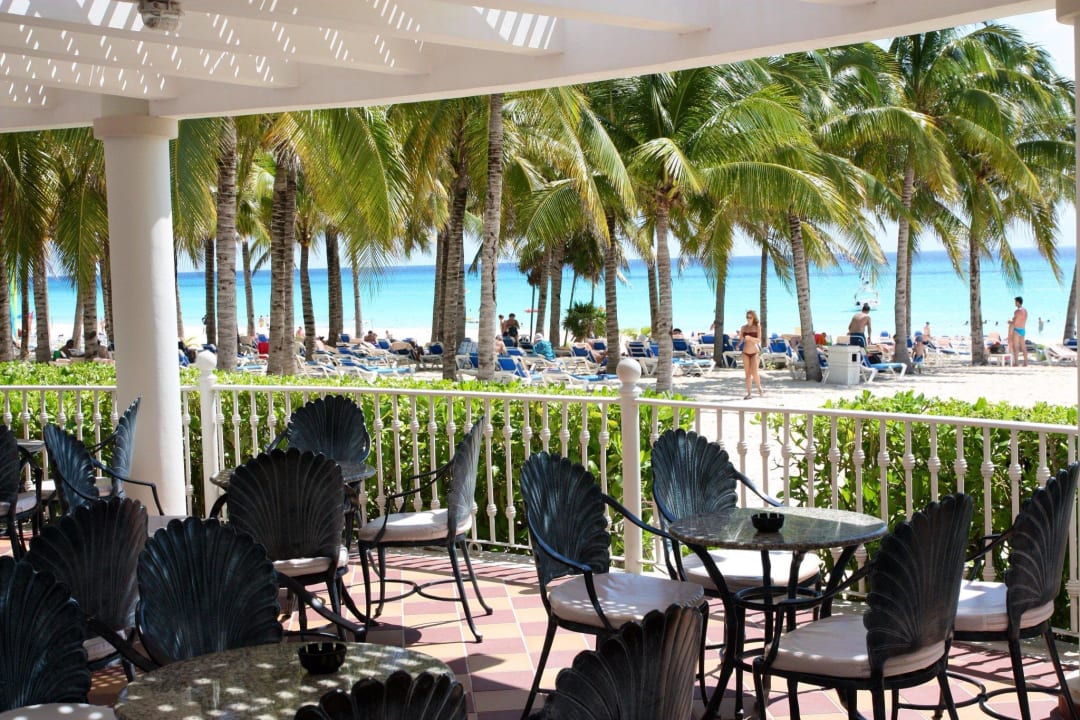 Blick von der Poolbar zum Strand Hotel Riu Palace Riviera Maya