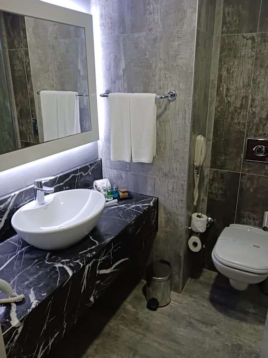 Zimmer Saturn Palace Resort Hotel