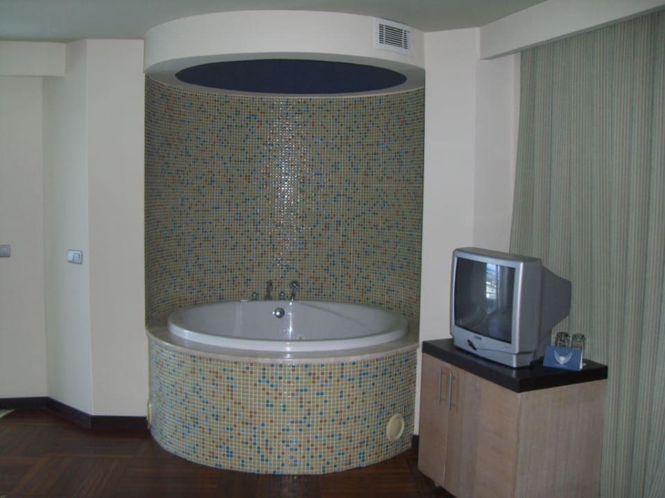 Whirlpool  Royal Wings Hotel