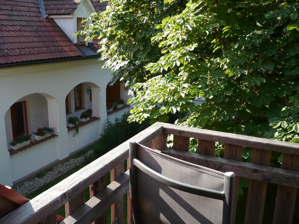 Blick vom kleinen Balkon zur Kastanie Landhofmühle