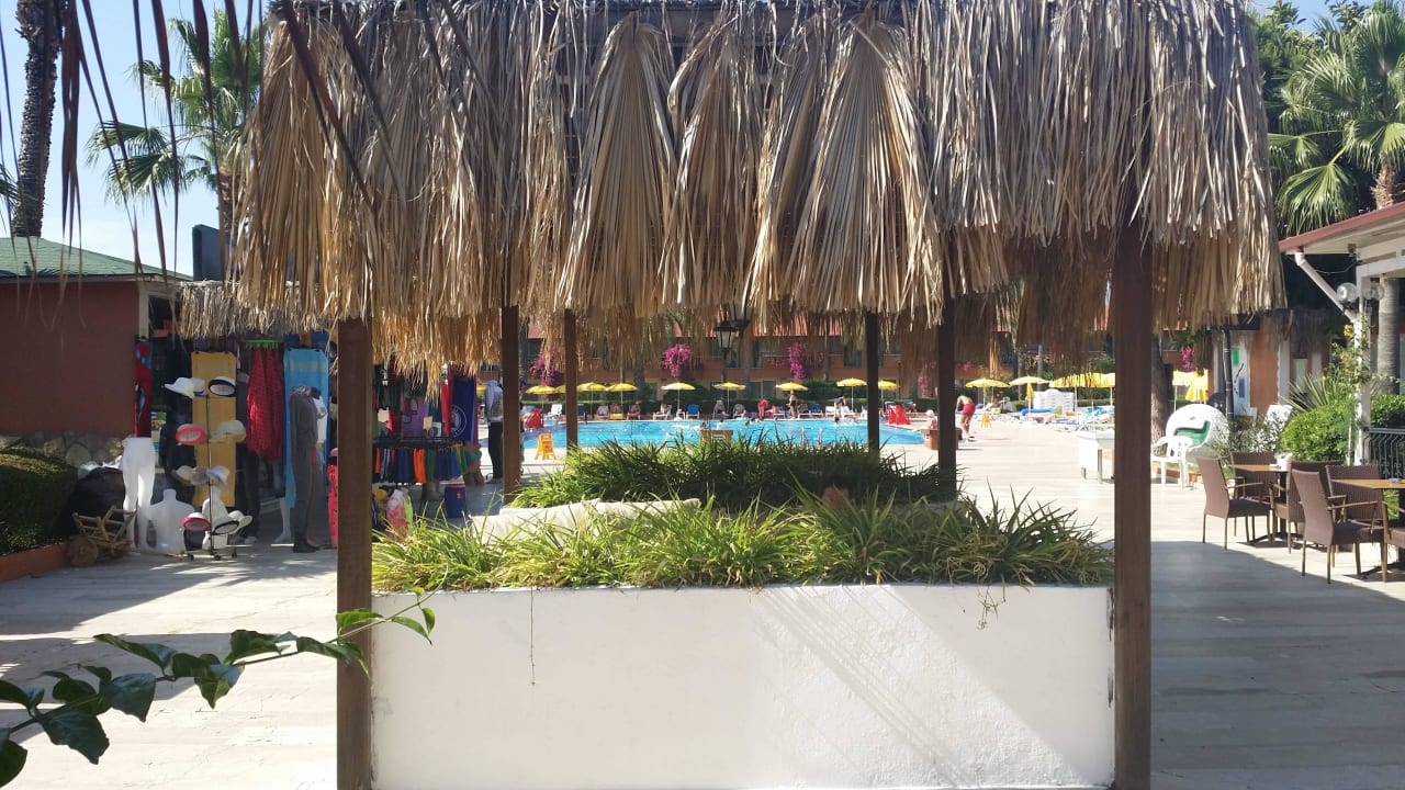 Schattenplatz Poolbar Club Turtas Beach Hotel