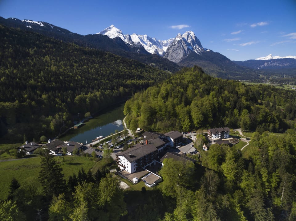 Luftaufnahme Riessersee Hotel Garmisch-Partenkirch Riessersee Hotel