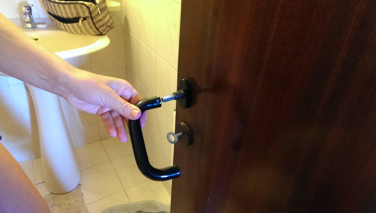 Kaputte Klinke Hotel Golden Fox