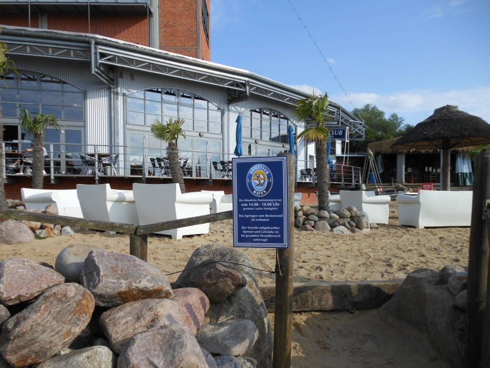Strand mit Strandbar Hotel Dömitzer Hafen