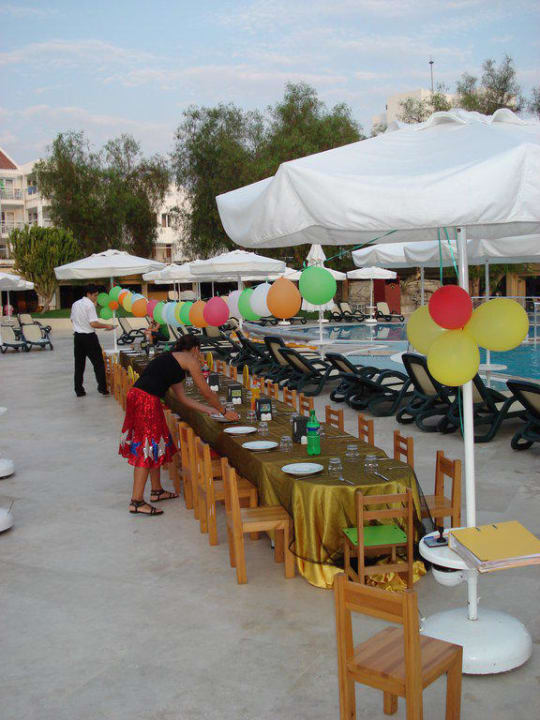 Kindertisch am Pool Monachus Family Resort Sorgun