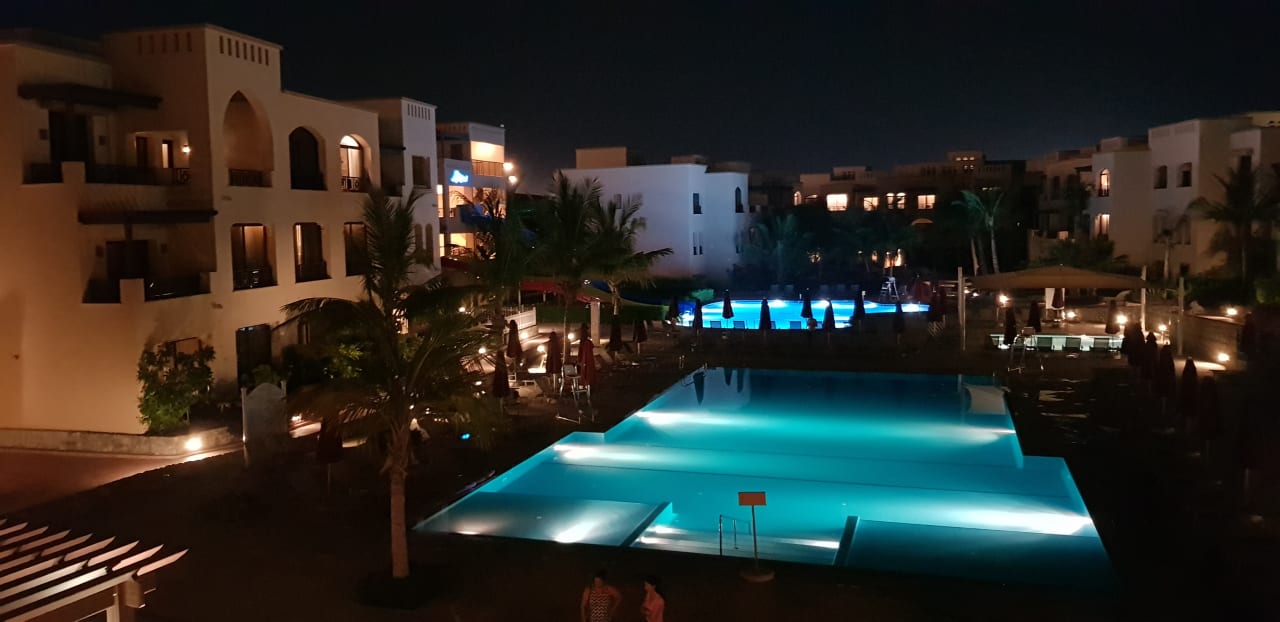 Pool The Cove Rotana Resort