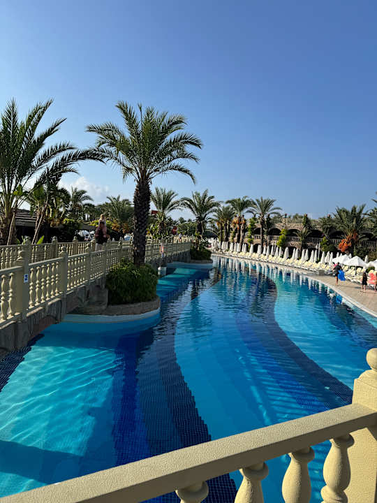 Pool Royal Holiday Palace