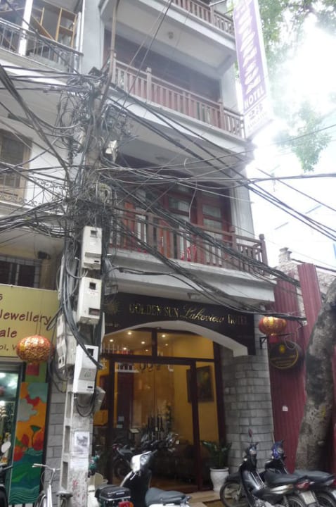 Typisches kleines Stadthotel: schmal und hoch The Artisan Lakeview Hotel