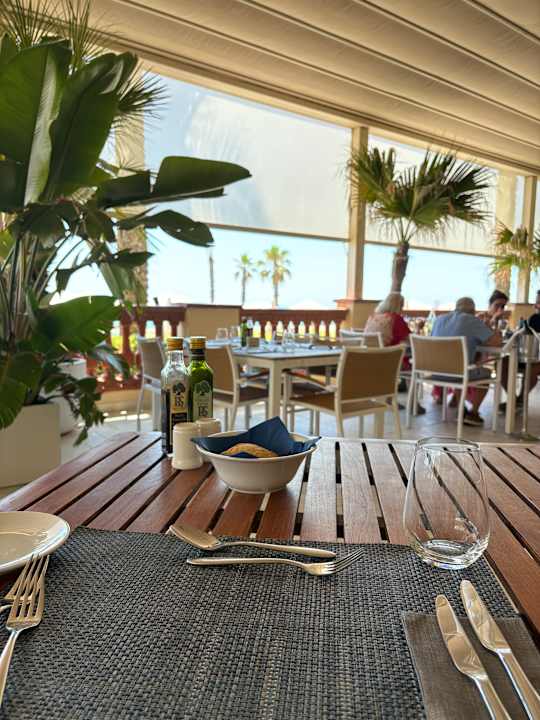 Gastro Le Meridien Ra Beach Hotel & Spa